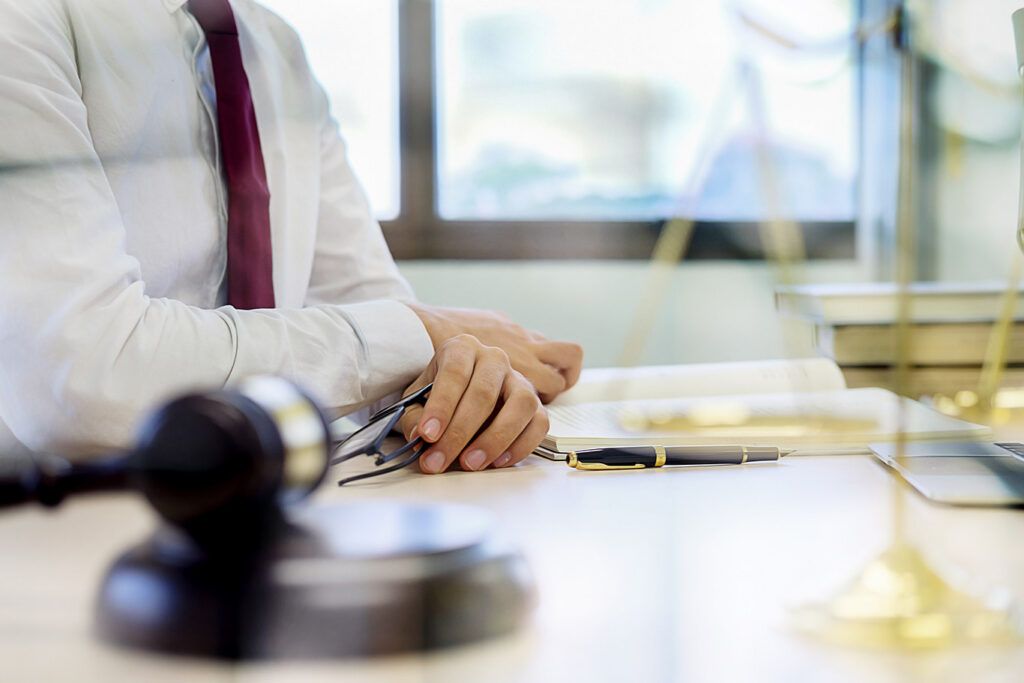 Equipo profesional de abogados comprometidos con la defensa legal en Cádiz