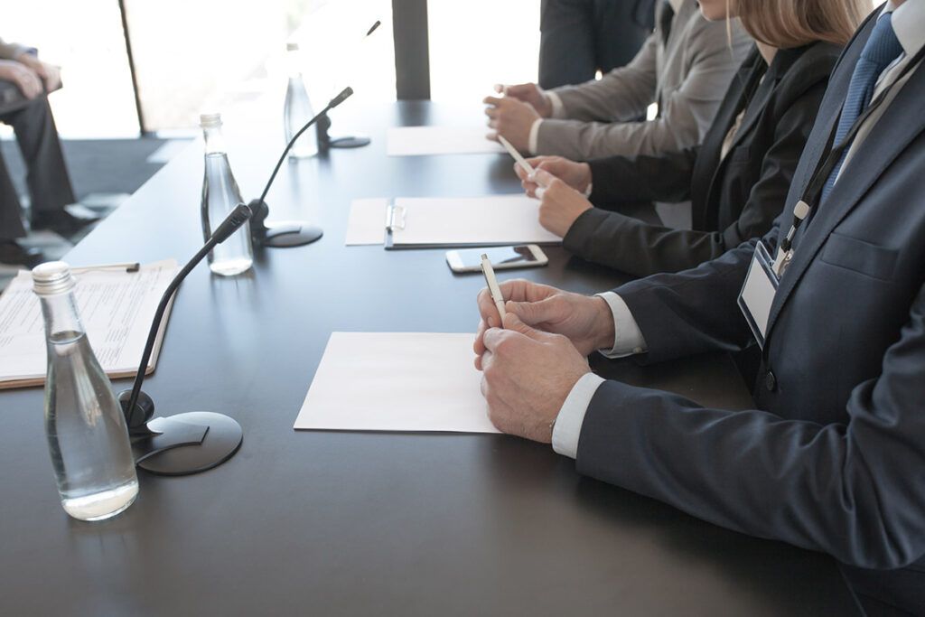 Presentación de recursos y trámites administrativos con asistencia legal
