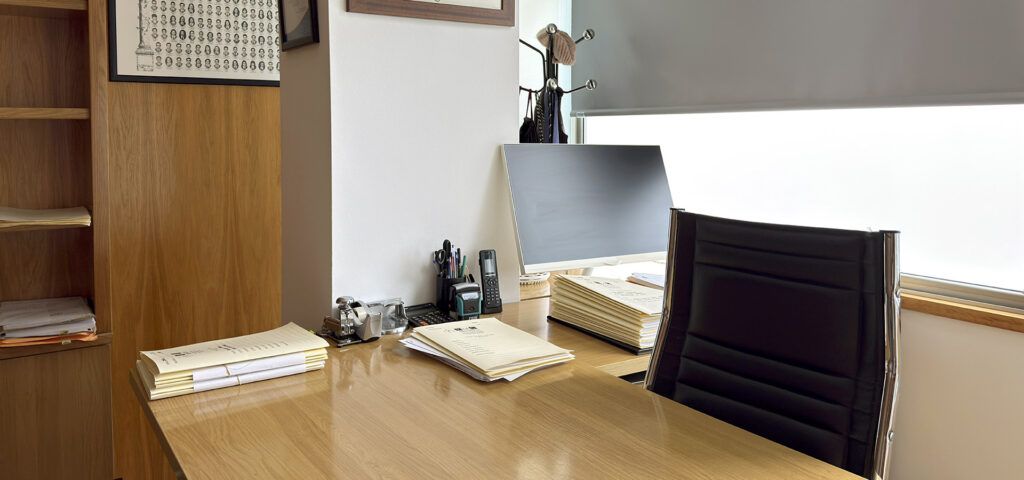 Mesa de reuniones del despacho